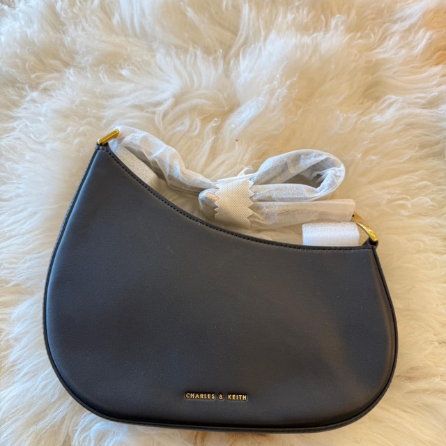 小ck 半月腋下包 